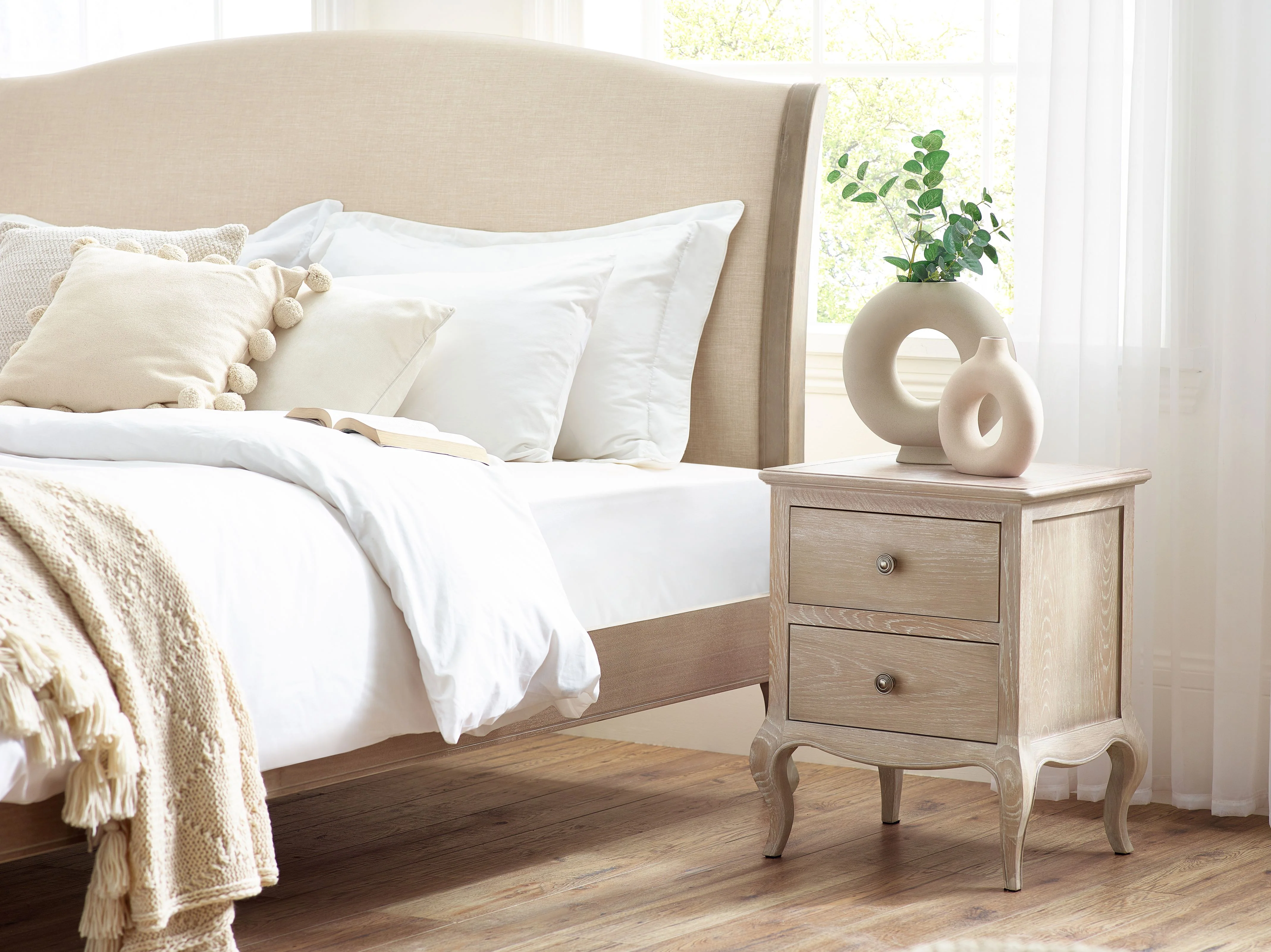 Avignon Bedstead - Image 3