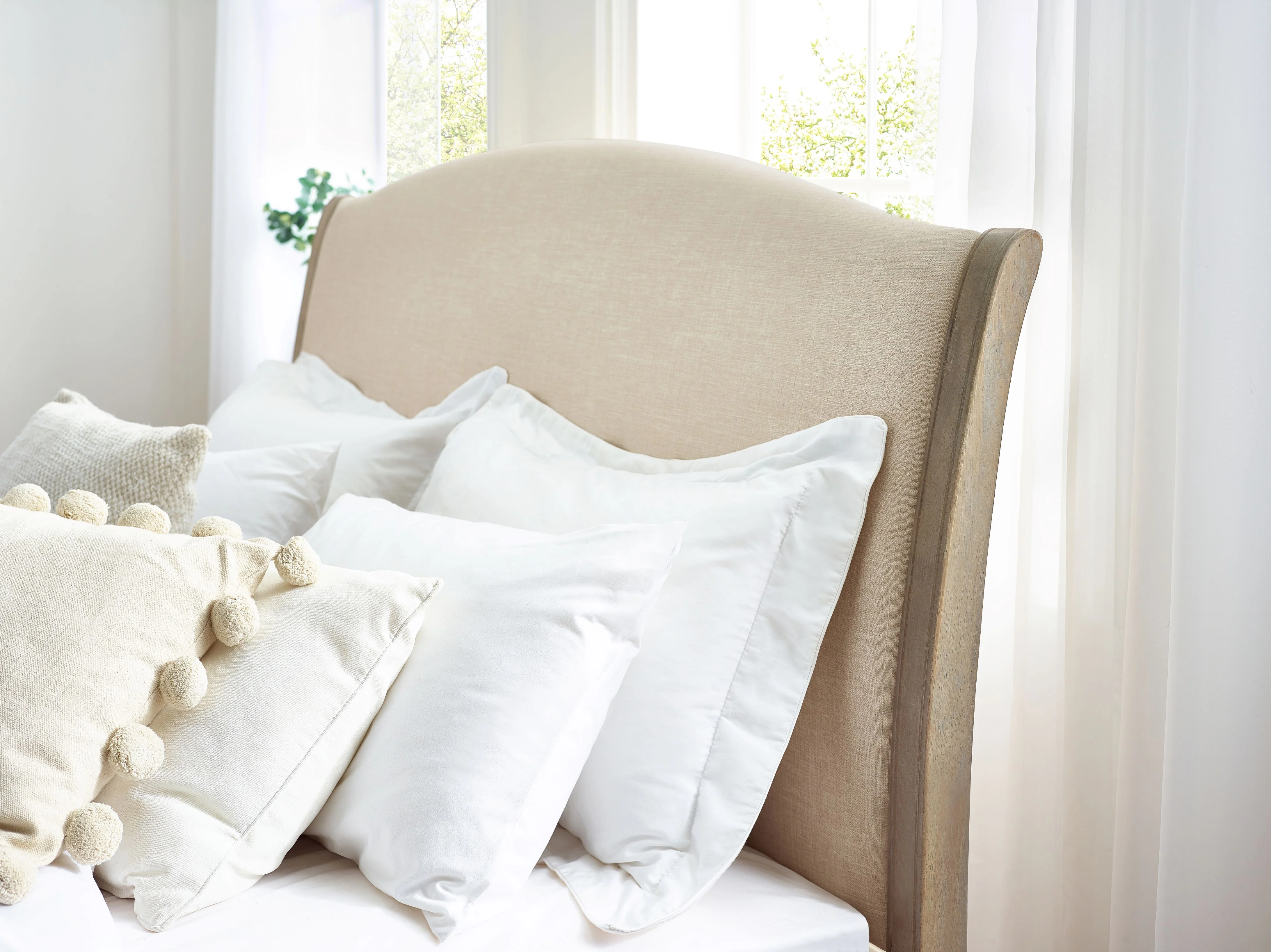 Avignon Bedstead - Image 4